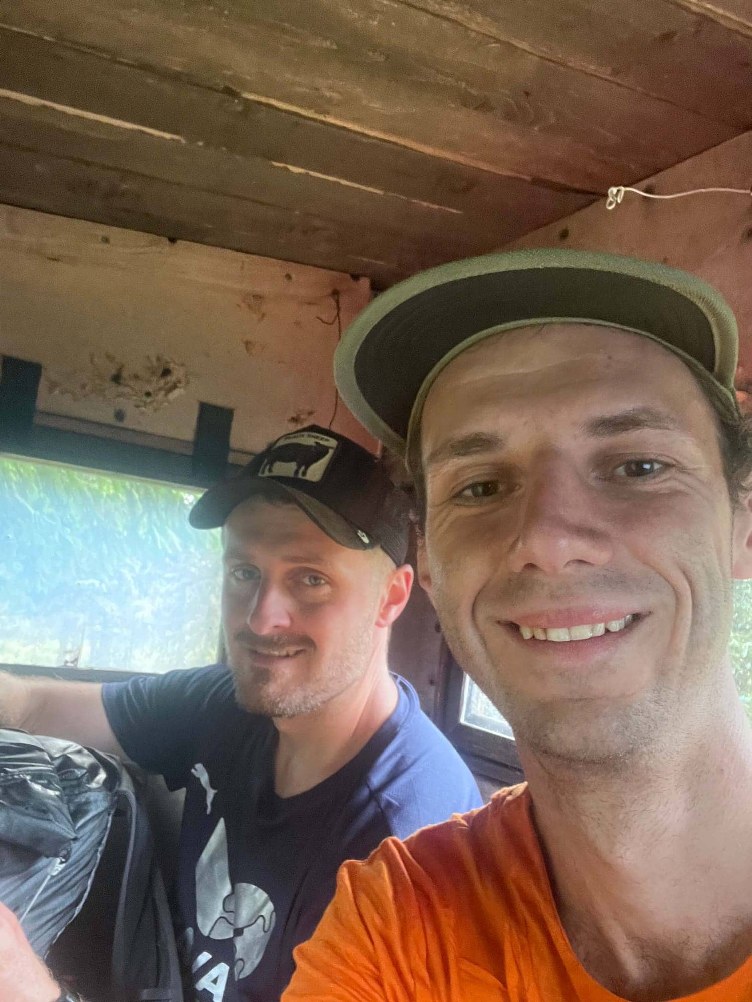 Selfie v poľovníckom posede počas dažďa